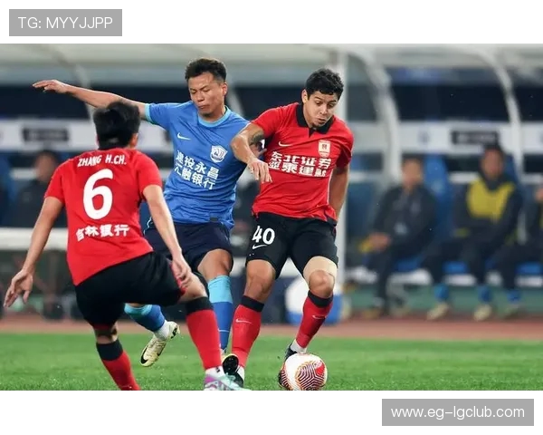 围绕以足球喻雄狮的成语意象深入探索球队奋进精神之光芒力量之韵